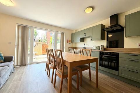 5 bedroom terraced house to rent, Richmond Court, Exeter EX4