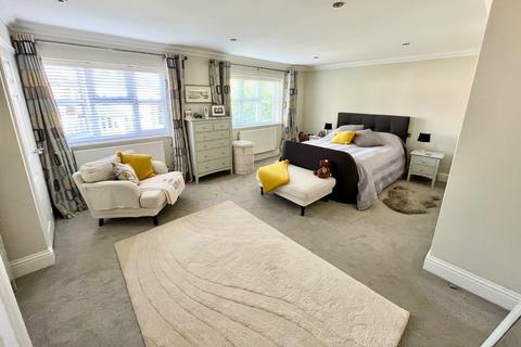 6 Bluebell Close, Park Street, St Albans, AL2 2FJ