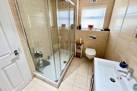 6 Bluebell Close, Park Street, St Albans, AL2 2FJ