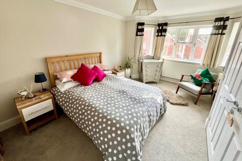 6 Bluebell Close, Park Street, St Albans, AL2 2FJ