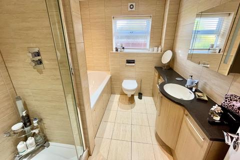 6 Bluebell Close, Park Street, St Albans, AL2 2FJ