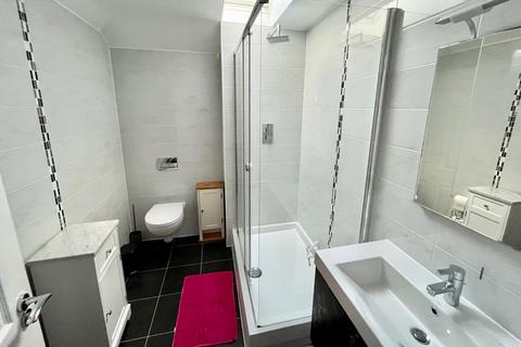 6 Bluebell Close, Park Street, St Albans, AL2 2FJ