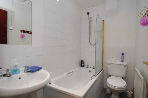 2 bedroom house share to rent, 15 Napier Terrace, FFF