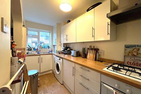 2 bedroom end of terrace house to rent, Hogarth Crescent, London SW19