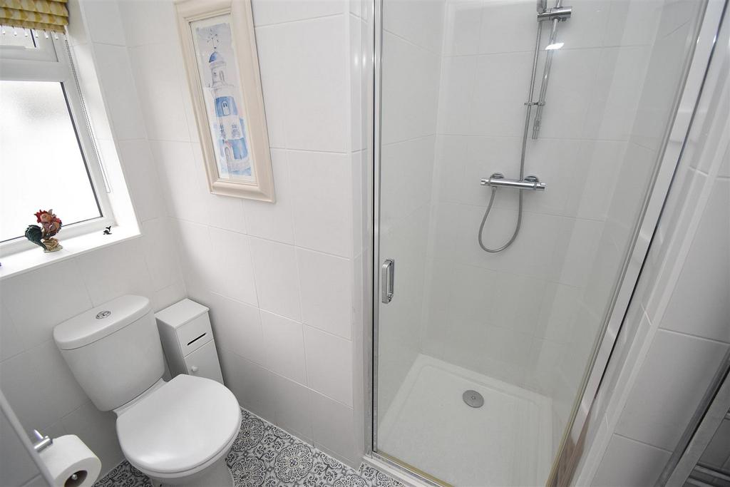 Ensuite Bed 3.JPG