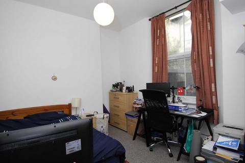 2 bedroom house share to rent, 15 Napier Terrace - Ground