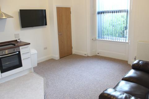 2 bedroom house share to rent, 54 North Road East, Flat 2