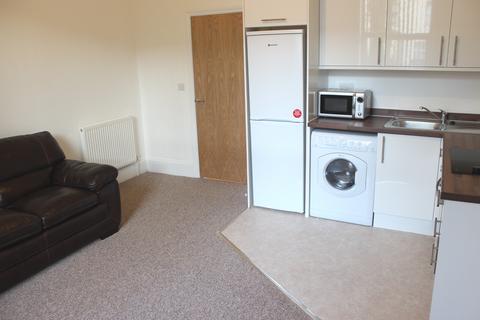 2 bedroom house share to rent, 54 North Road East, Flat 2