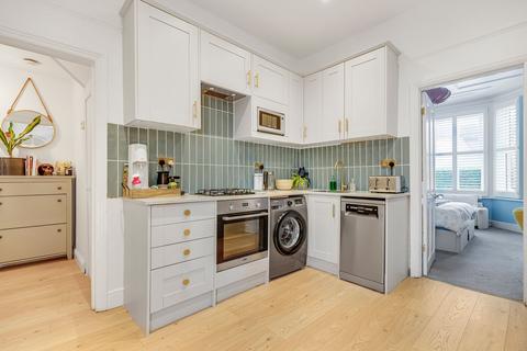 2 bedroom maisonette for sale, Penton Avenue, Staines-upon-Thames, TW18