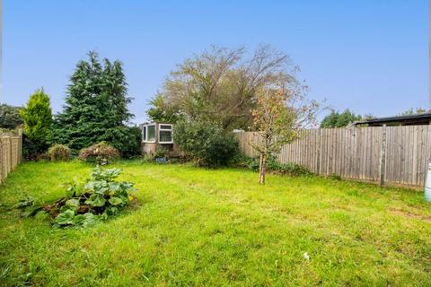60 Harrow Road, Warlingham, CR6 9EW