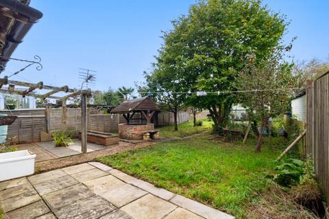 60 Harrow Road, Warlingham, CR6 9EW