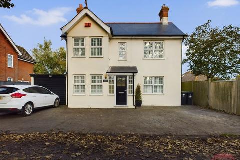 3 bedroom detached house for sale, Newlands Road, Christchurch BH23