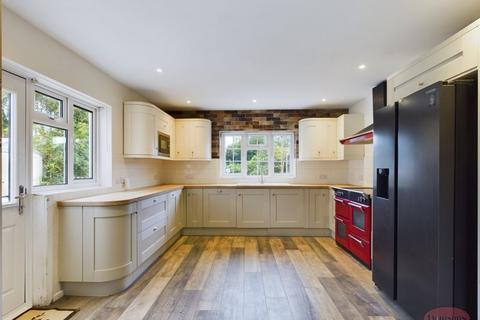 3 bedroom detached house for sale, Newlands Road, Christchurch BH23