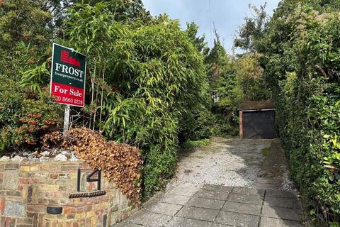 3 bedroom detached bungalow for sale, Kingsdown Avenue, South Croydon