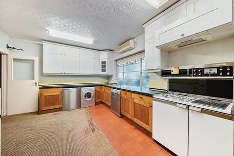 14 Kingsdown Avenue, South Croydon, CR2 6QF