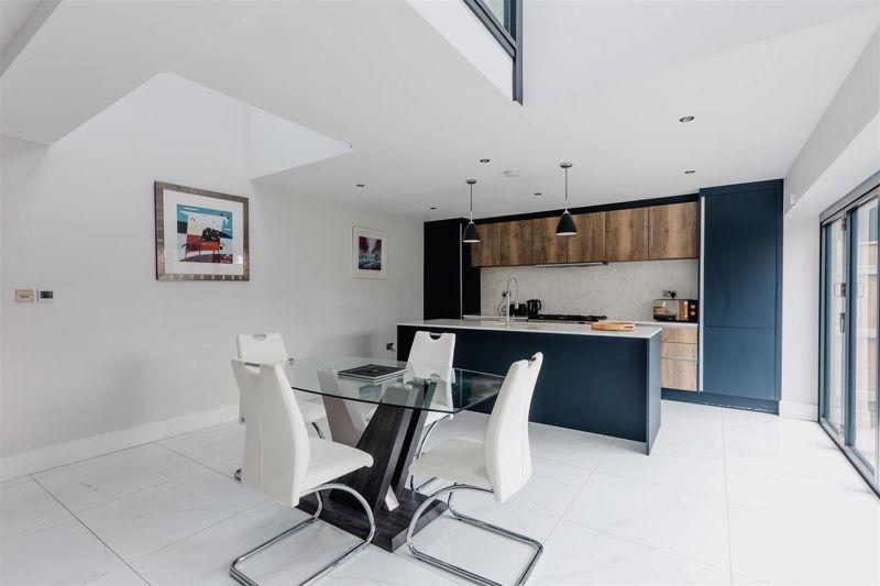 Kitchen/Dining Area