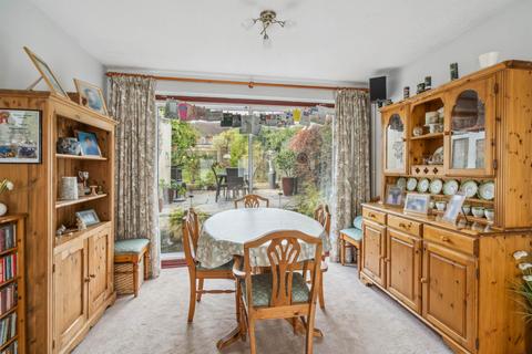 1 The Leas, Bushey, WD23 2DZ