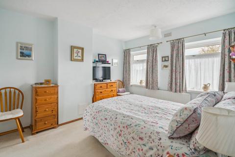 1 The Leas, Bushey, WD23 2DZ