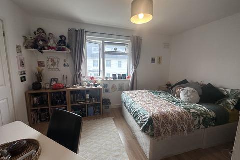 2 bedroom house share to rent, 65 Bayswater Road