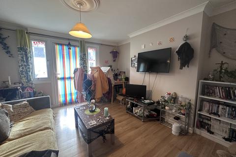 2 bedroom house share to rent, 65 Bayswater Road