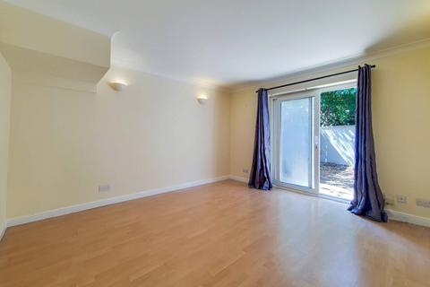 2 bedroom house to rent, Pullman Mews, Grove Park, London, SE12