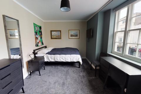 3 bedroom flat to rent, Portland Street, Bristol BS8