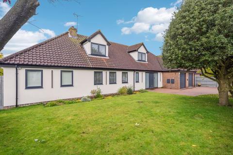 5 bedroom detached house for sale, Pebblemoor, Edlesborough