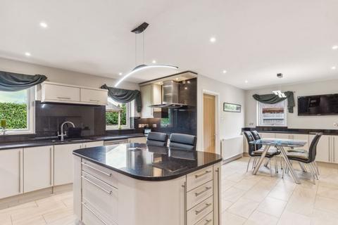 5 bedroom detached house for sale, Pebblemoor, Edlesborough