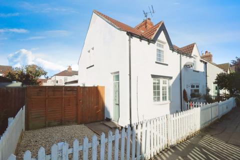 2 bedroom semi-detached house to rent, Anlaby Avenue, Anlaby Common