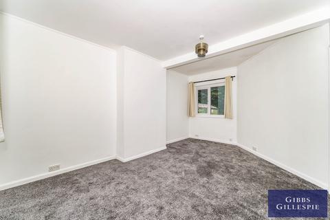 3 bedroom semi-detached house to rent, Long Drive, Greenford, UB6 8LZ