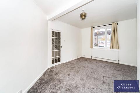 3 bedroom semi-detached house to rent, Long Drive, Greenford, UB6 8LZ