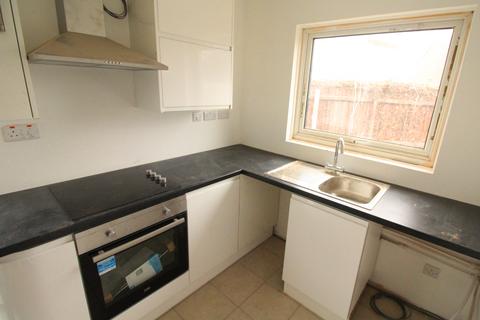 2 bedroom bungalow to rent, Repton Close - 2 Bed bungalow - North Luton - LU3 3UP