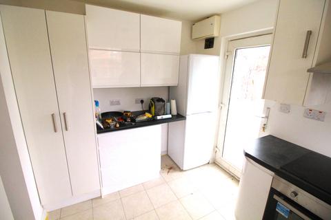 2 bedroom bungalow to rent, Repton Close - 2 Bed bungalow - North Luton - LU3 3UP