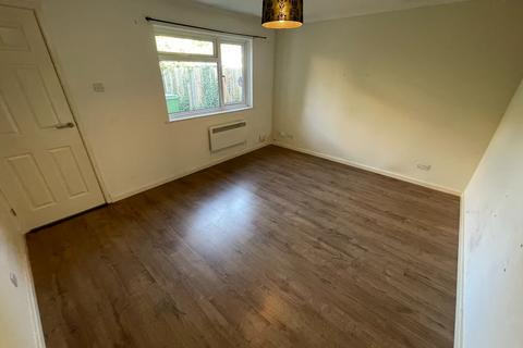 2 bedroom bungalow to rent, Repton Close - 2 Bed bungalow - North Luton - LU3 3UP