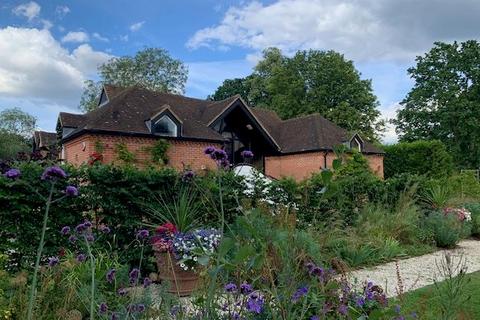 4 bedroom end of terrace house to rent, The Stables Hurst