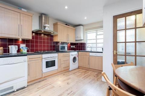 2 bedroom flat to rent, Old Devonshire Road