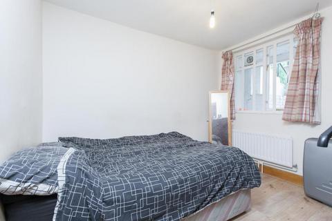 2 bedroom flat to rent, Old Devonshire Road