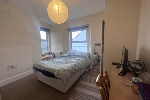 2 bedroom house share to rent, 24 Radnor Street, Flat C