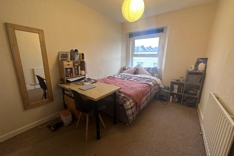 2 bedroom house share to rent, 24 Radnor Street, Flat C