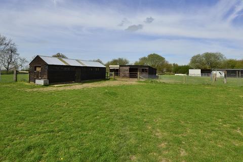 2 bedroom equestrian property for sale, Coach Road, Ashford TN27