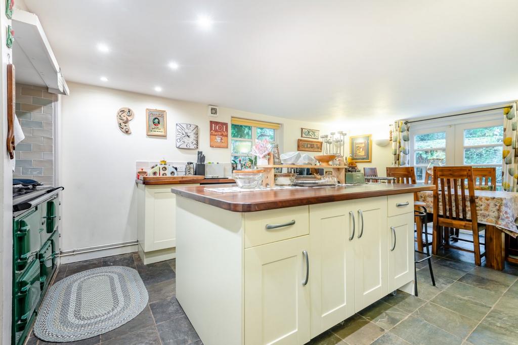 Kitchen/B'fast Room