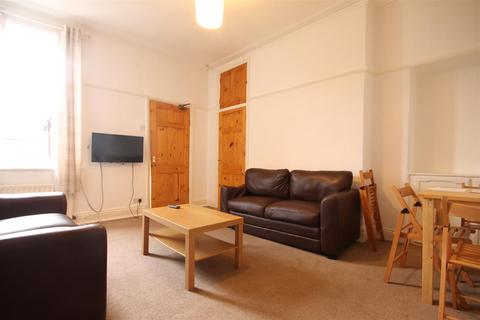 3 bedroom flat to rent, Lavender Gardens, Jesmond