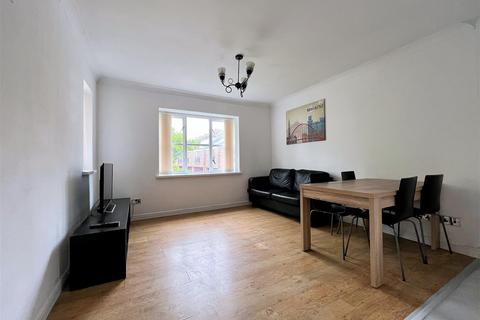 3 bedroom apartment to rent, Sloane Court, Jesmond