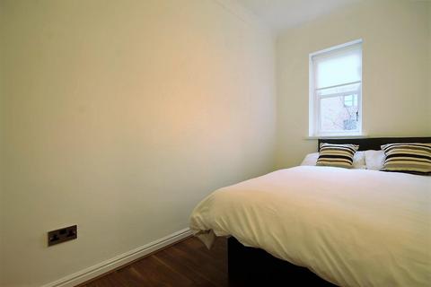 3 bedroom apartment to rent, Sloane Court, Jesmond