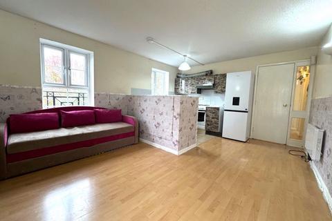 2 bedroom apartment to rent, Tollgate Road, London