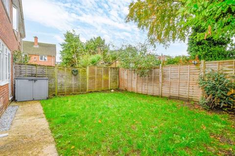 2 bedroom property for sale, Brunswick Close, Walton on Thames