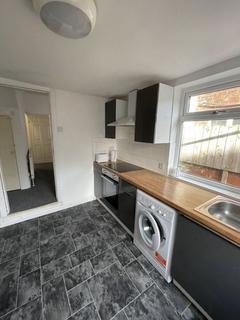 2 bedroom house to rent, Haworth Street, Hull HU6