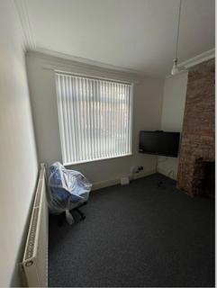 2 bedroom house to rent, Haworth Street, Hull HU6