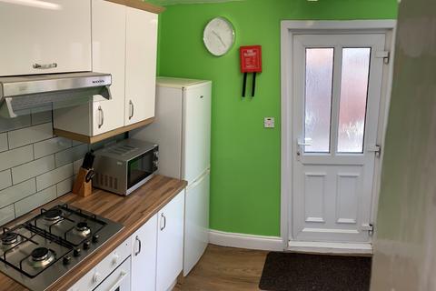 2 bedroom house to rent, Raglan Street, Hull HU5