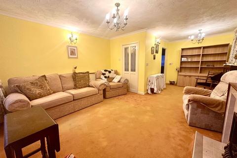 2 bedroom detached bungalow for sale, Abbeyfield Drive, Fareham PO15